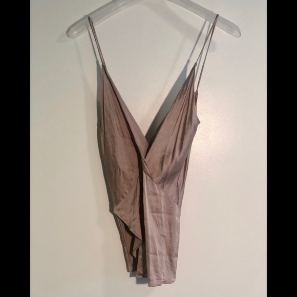 4 blouses!! - Picture 8 of 8